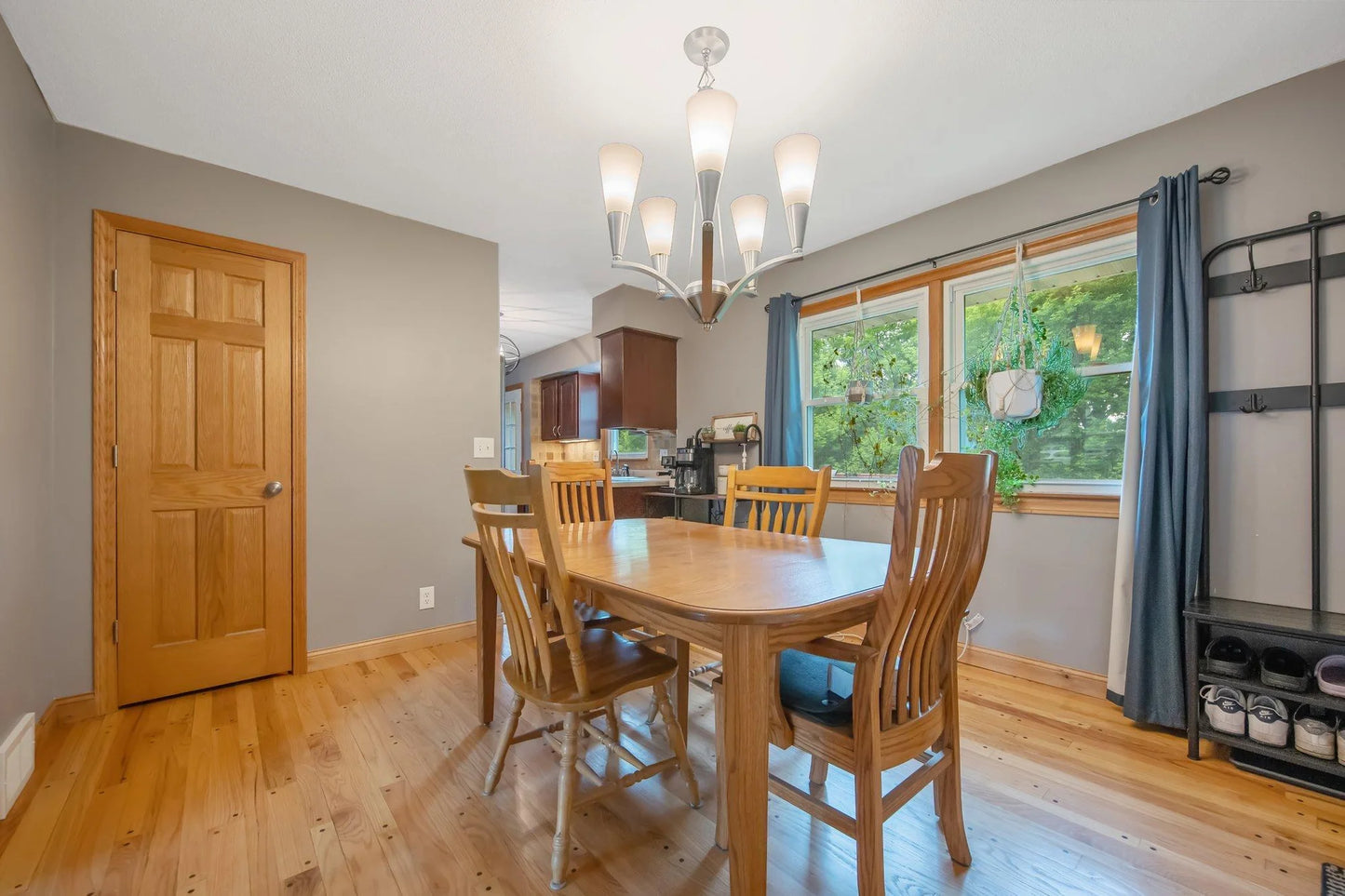 521 Unique Drive, Burnsville, MN 55337