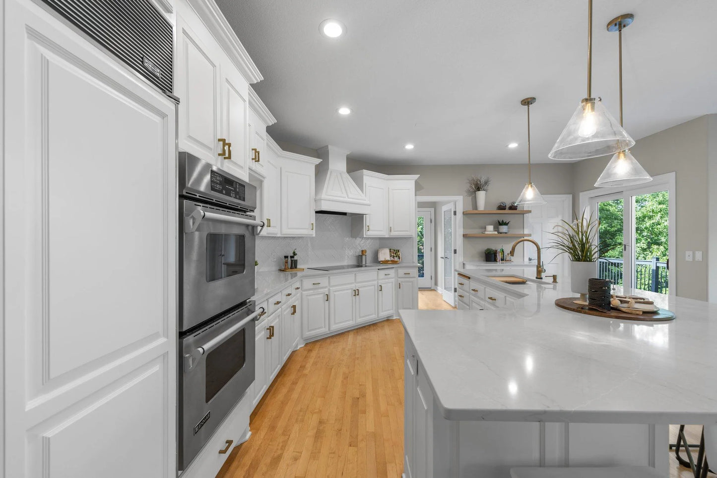 6305 Mcintyre Point, Edina, MN 55439