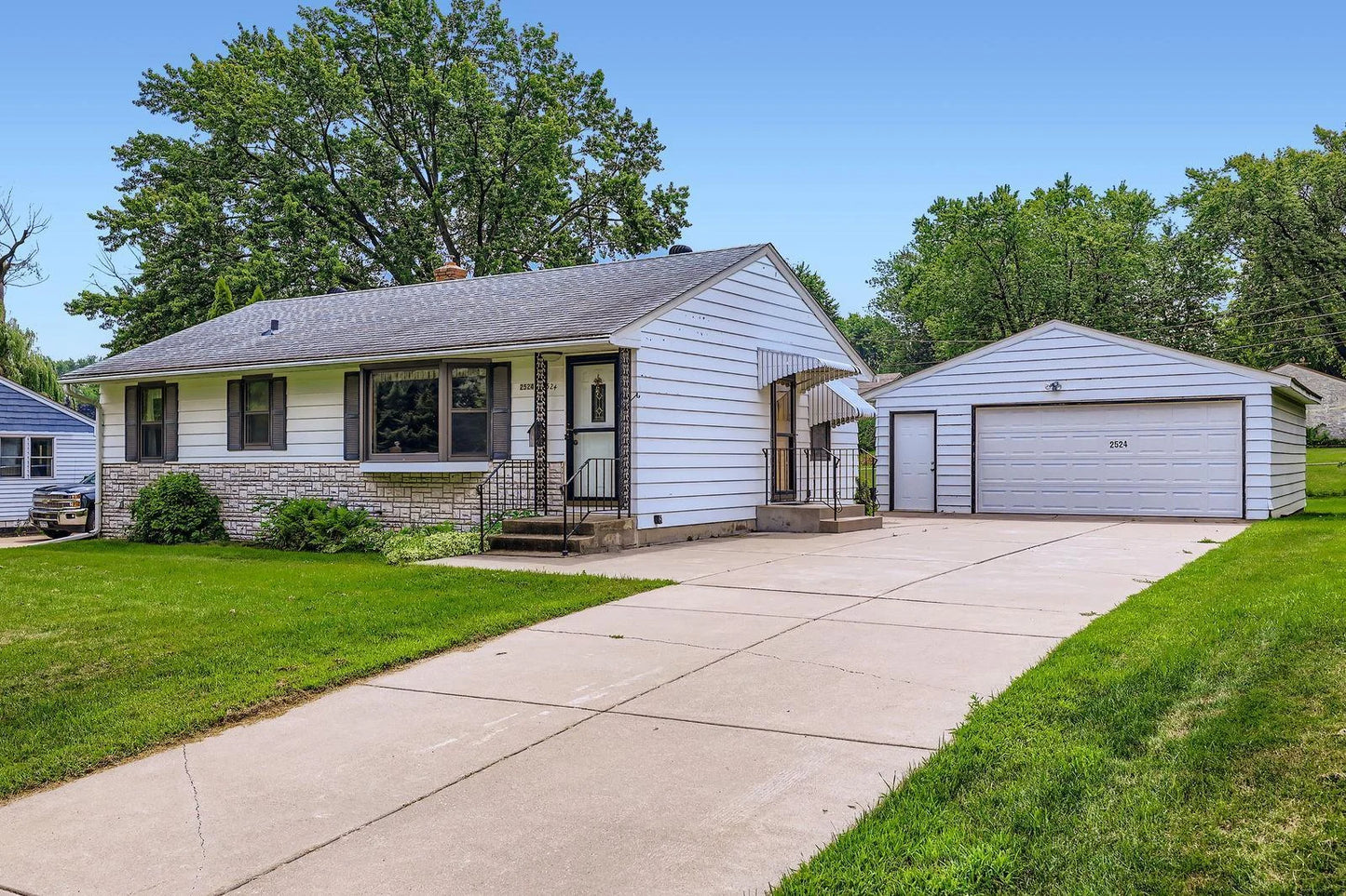 2524 Mayer Lane, Maplewood, MN 55119