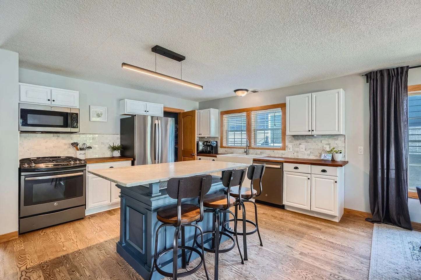 8 Queen Avenue, Minneapolis, MN 55405