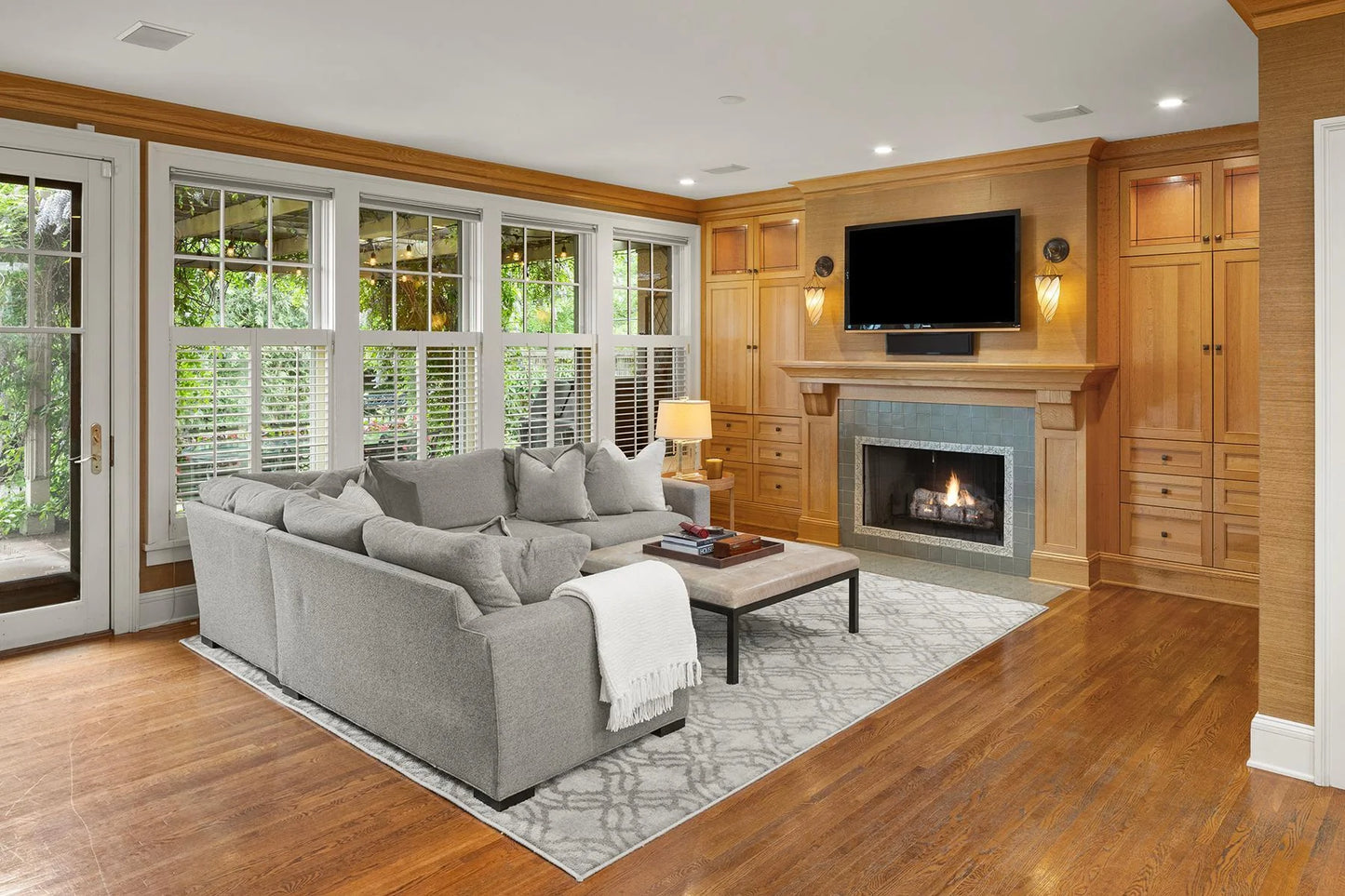 2554 Lake Of The Isles Parkway, Minneapolis, MN 55405