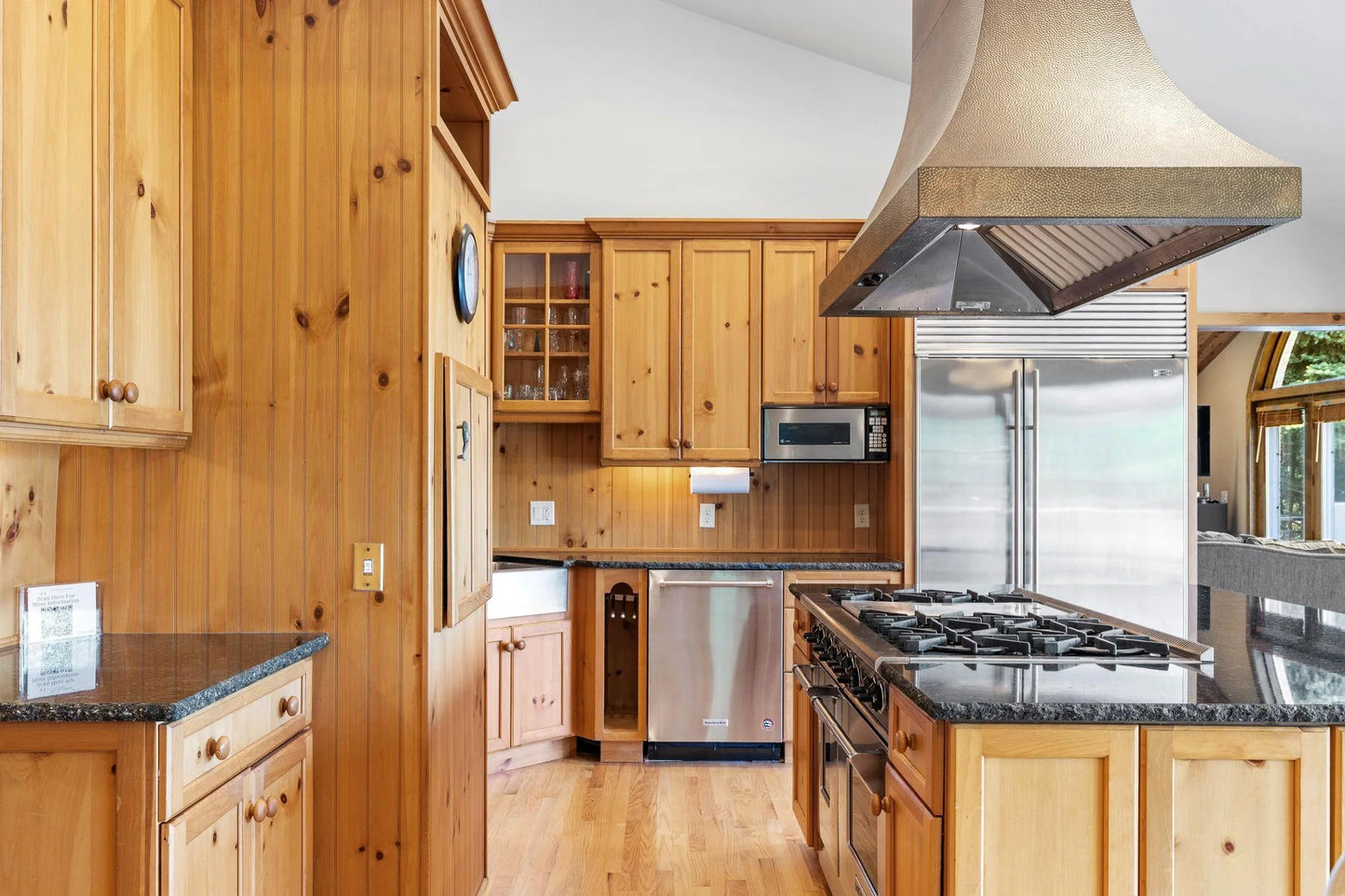 4360 Enchanted Drive, Shorewood, MN 55364