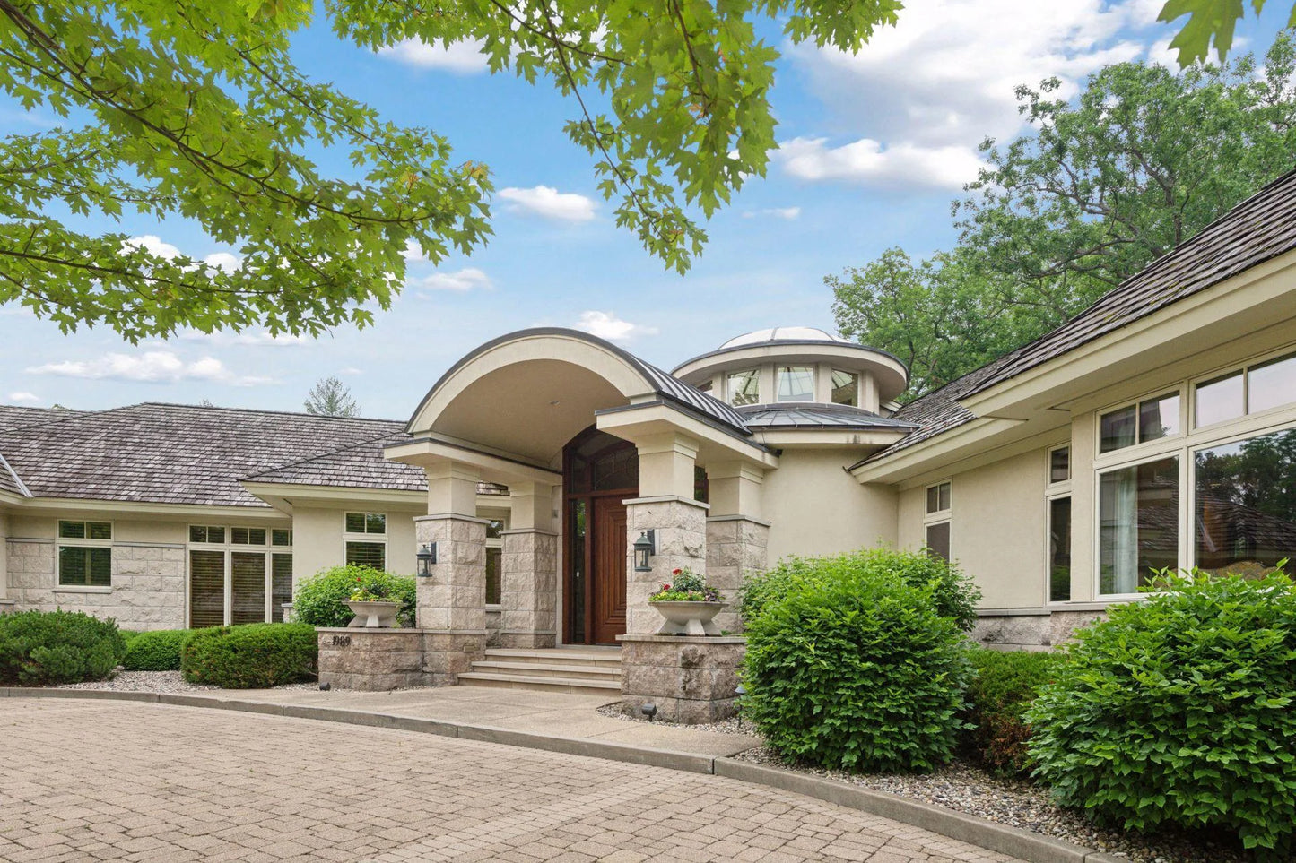 1989 Dwight Lane, Minnetonka, MN 55305