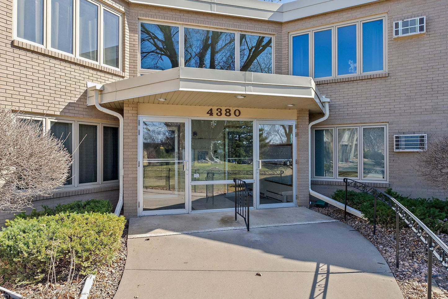 4380 Brookside Court, Edina, MN 55436
