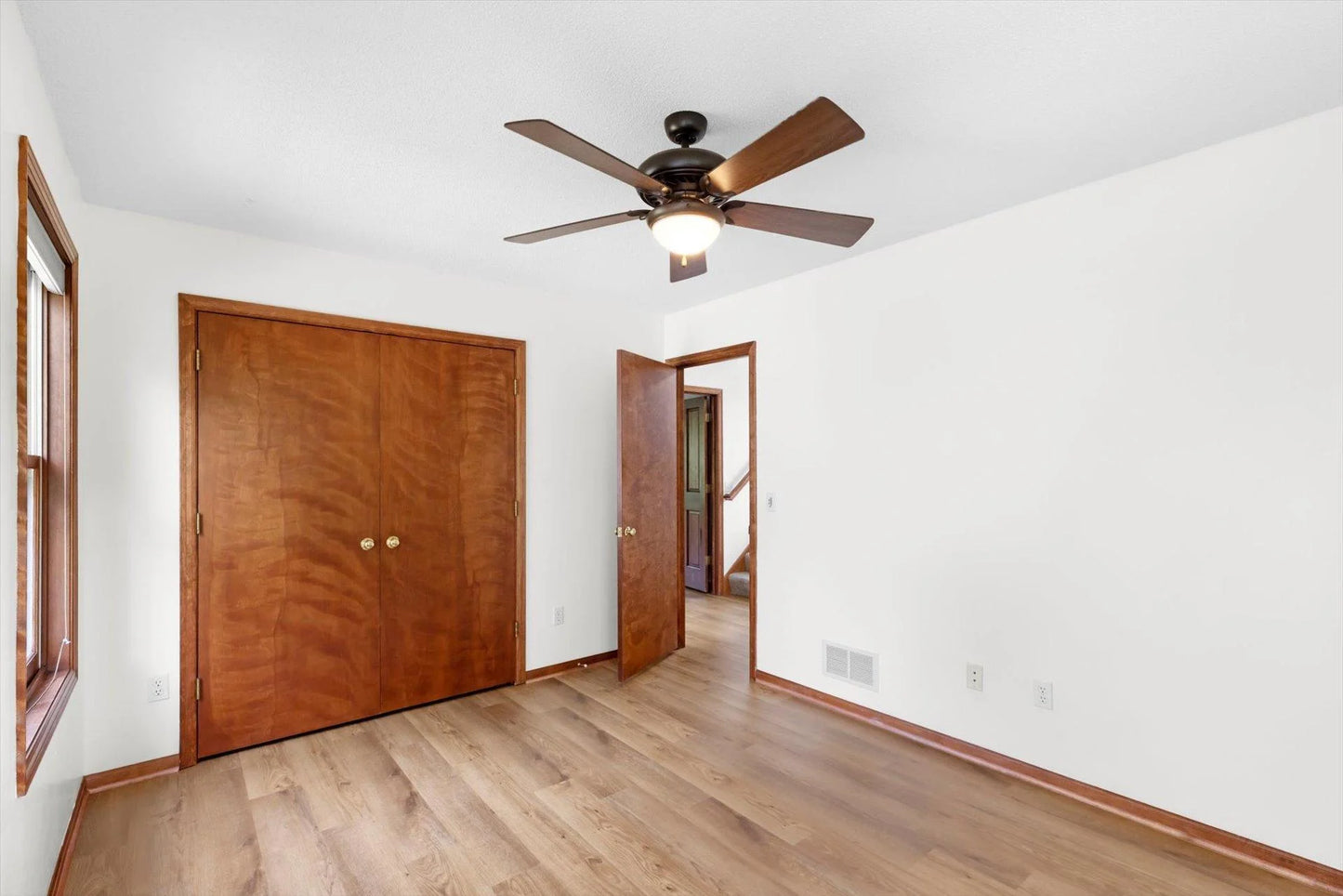 606 Sterling Street, Maplewood, MN 55119