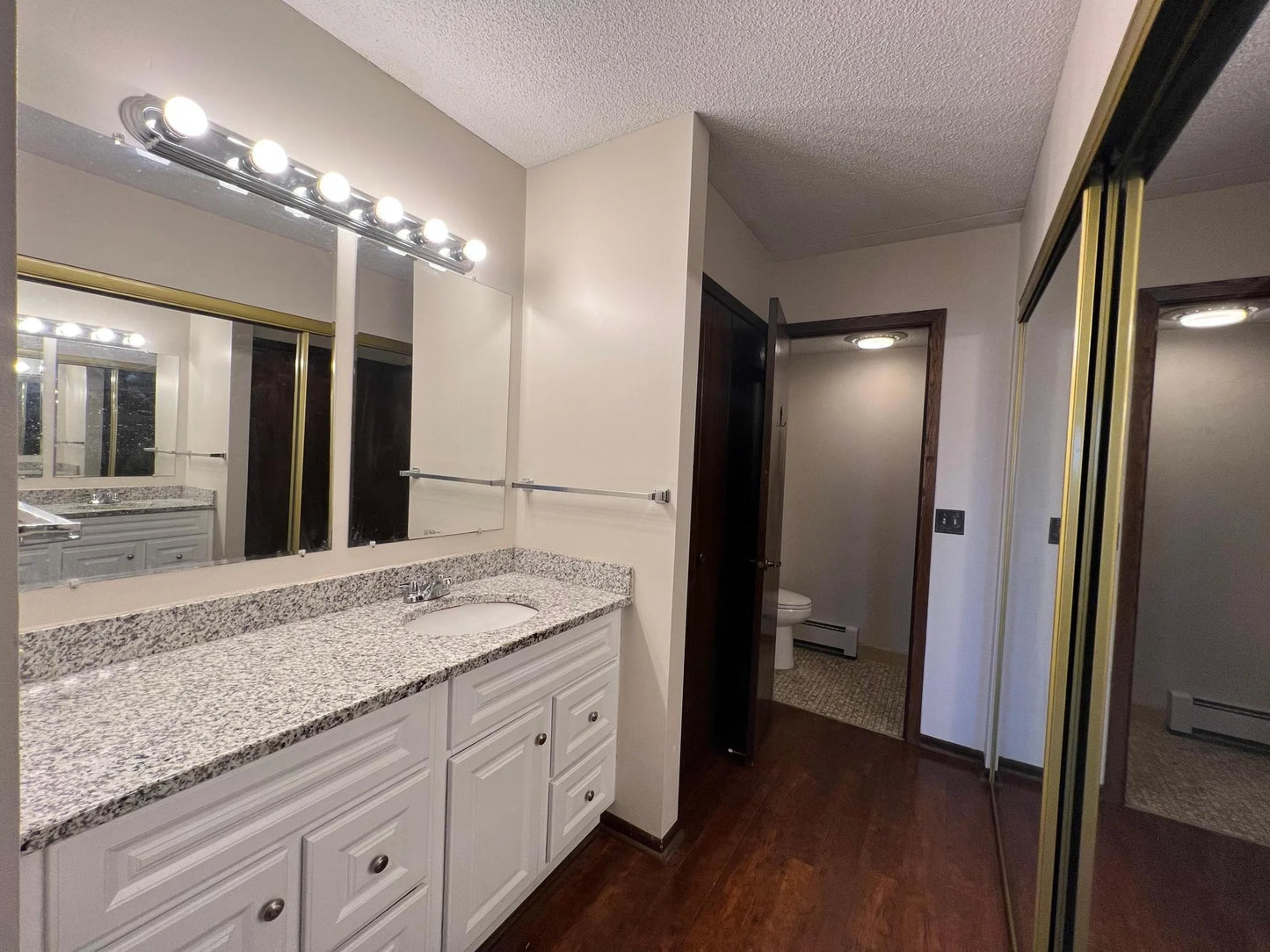 2485 Londin Lane, Maplewood, MN 55119