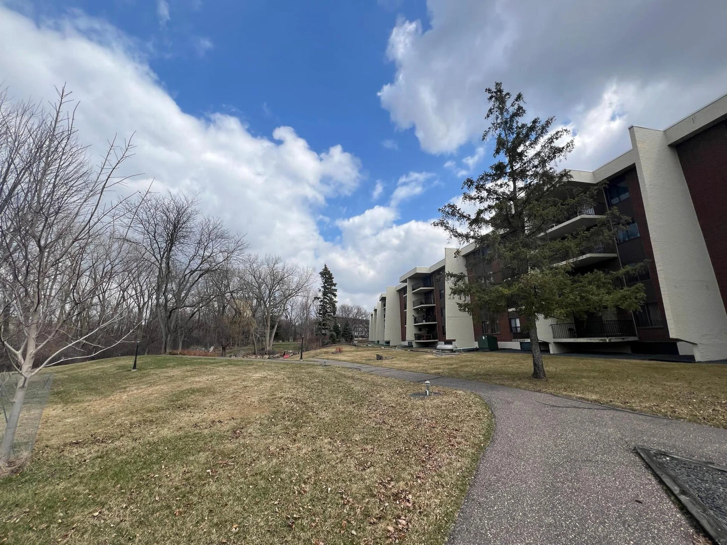 2485 Londin Lane, Maplewood, MN 55119