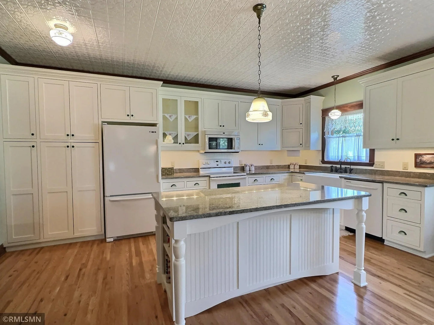 211 4th Street, Maple Lake, MN 55358