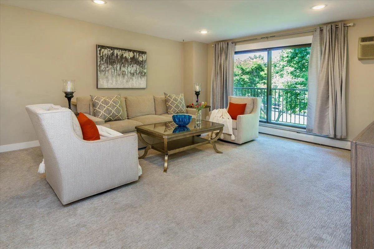 10501 Cedar Lake Road, Minnetonka, MN 55305