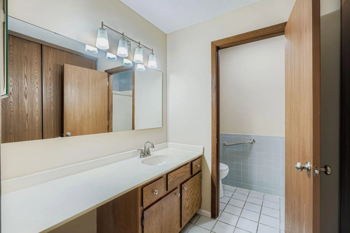 1887 Silver Bell Road, Eagan, MN 55122