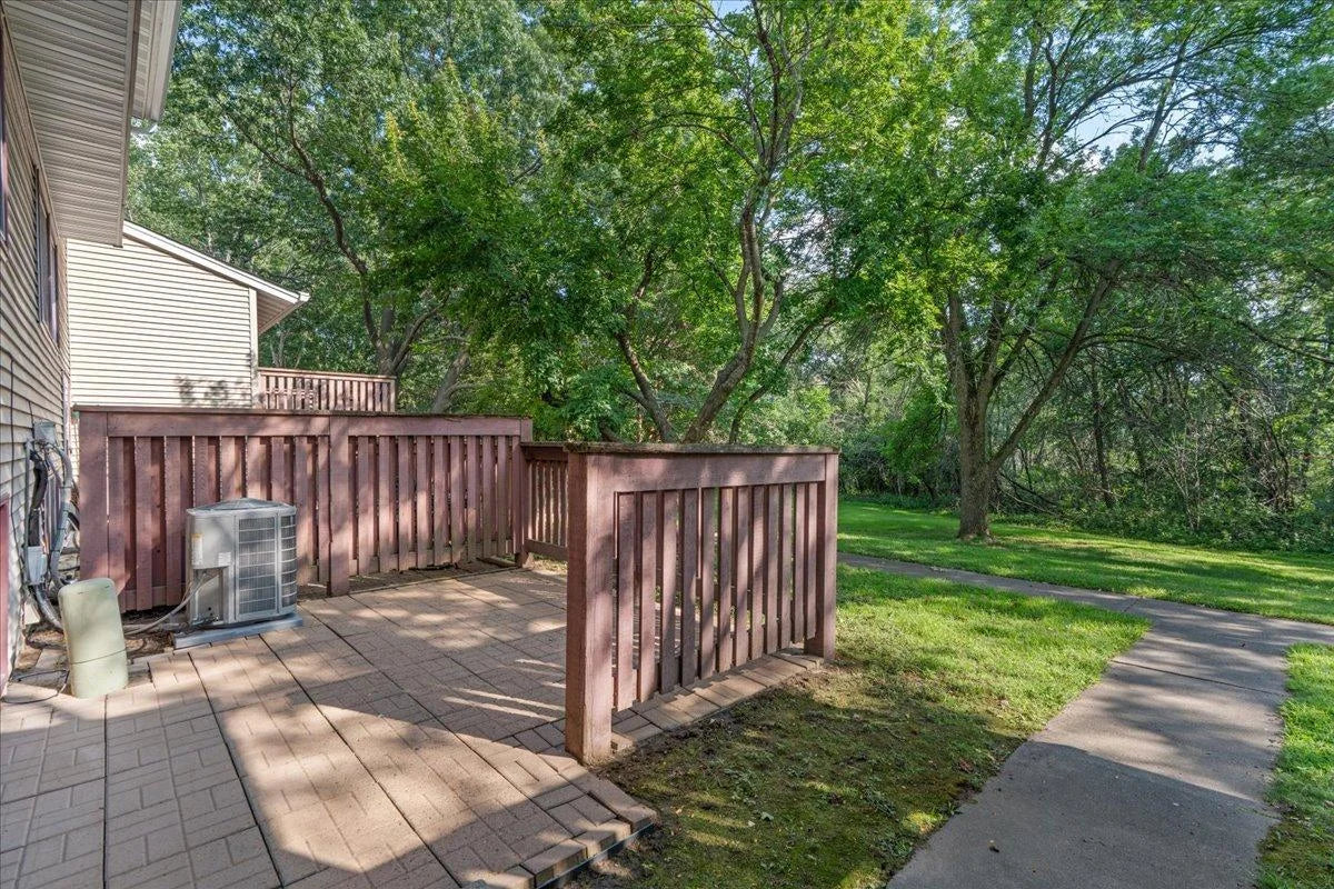 4788 Grenwich Way, Oakdale, MN 55128