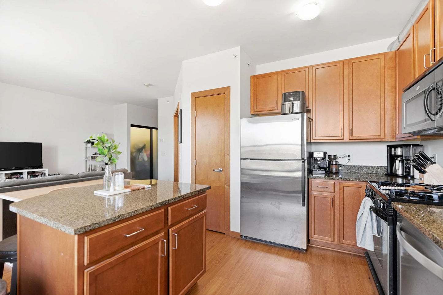15 Franklin Avenue, Minneapolis, MN 55404