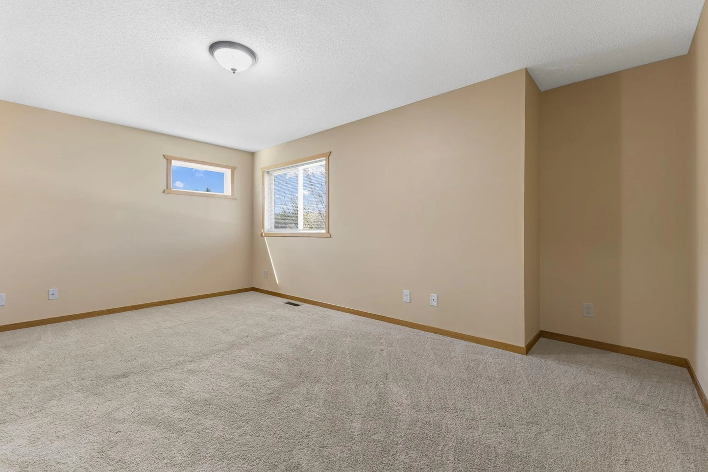 1283 County Road D Circle, Vadnais Heights, MN 55109