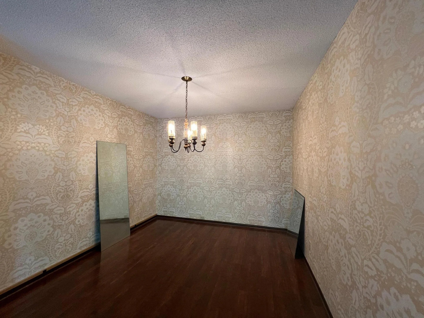 2485 Londin Lane, Maplewood, MN 55119