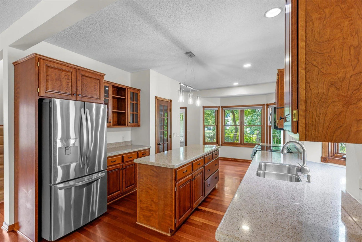 606 Sterling Street, Maplewood, MN 55119