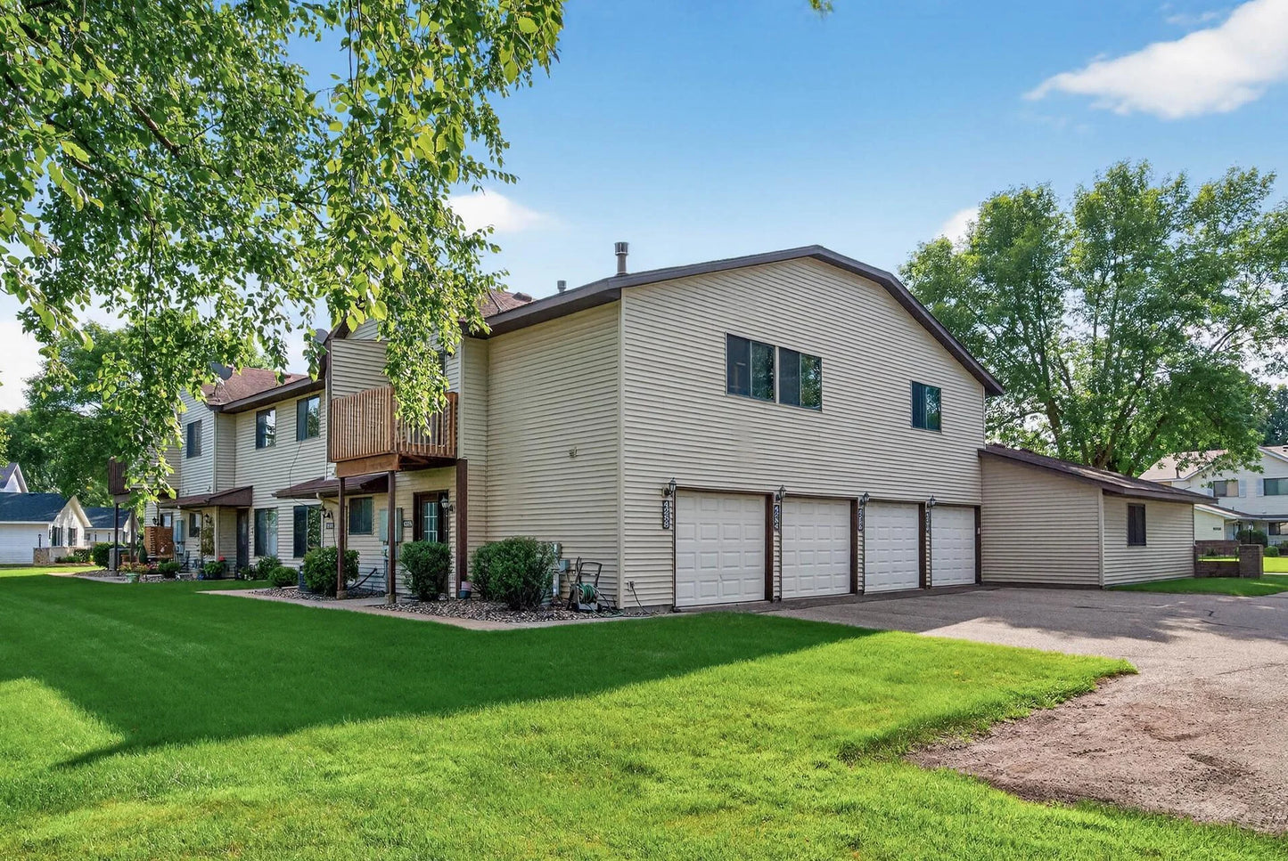 4284 Parkview Court, Vadnais Heights, MN 55127