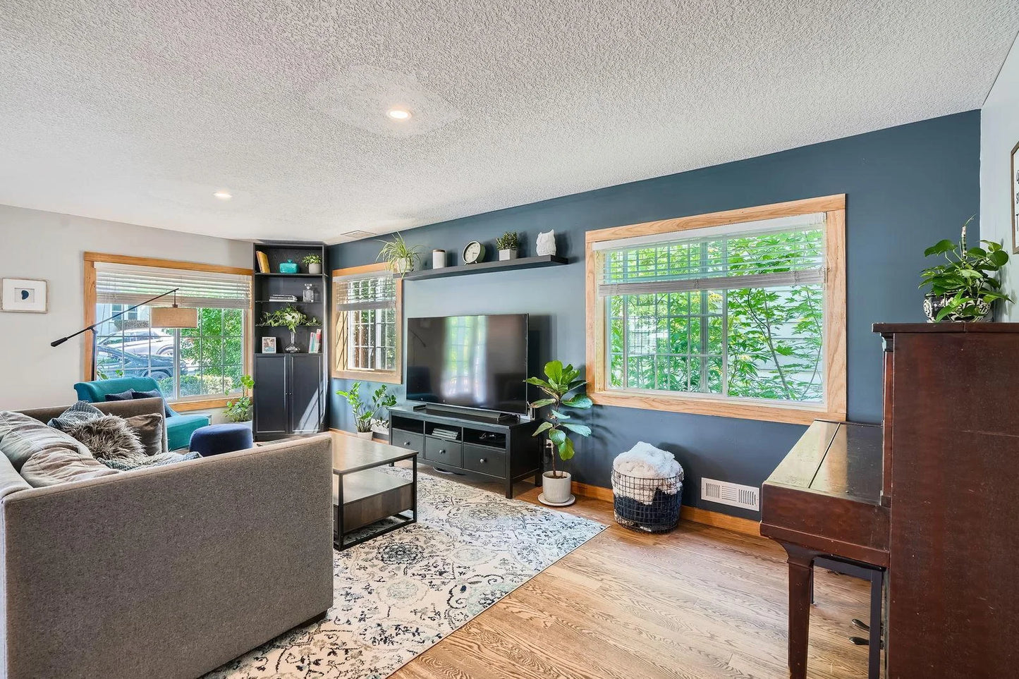8 Queen Avenue, Minneapolis, MN 55405