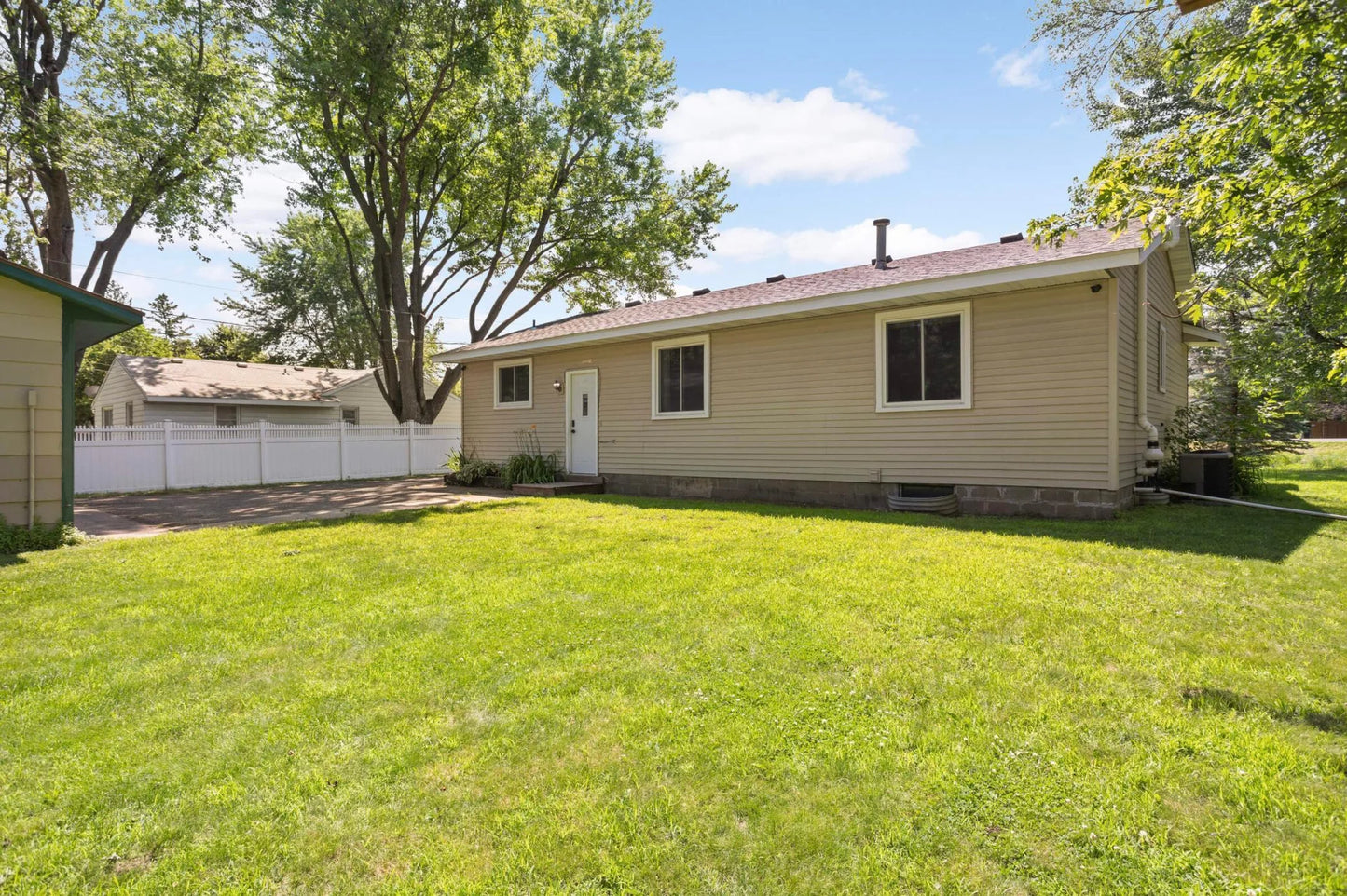 20450 Dodd Boulevard, Lakeville, MN 55044