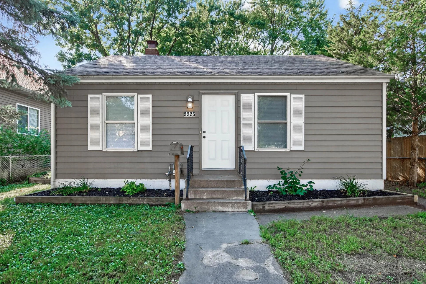 5225 6th Street, Minneapolis, MN 55430