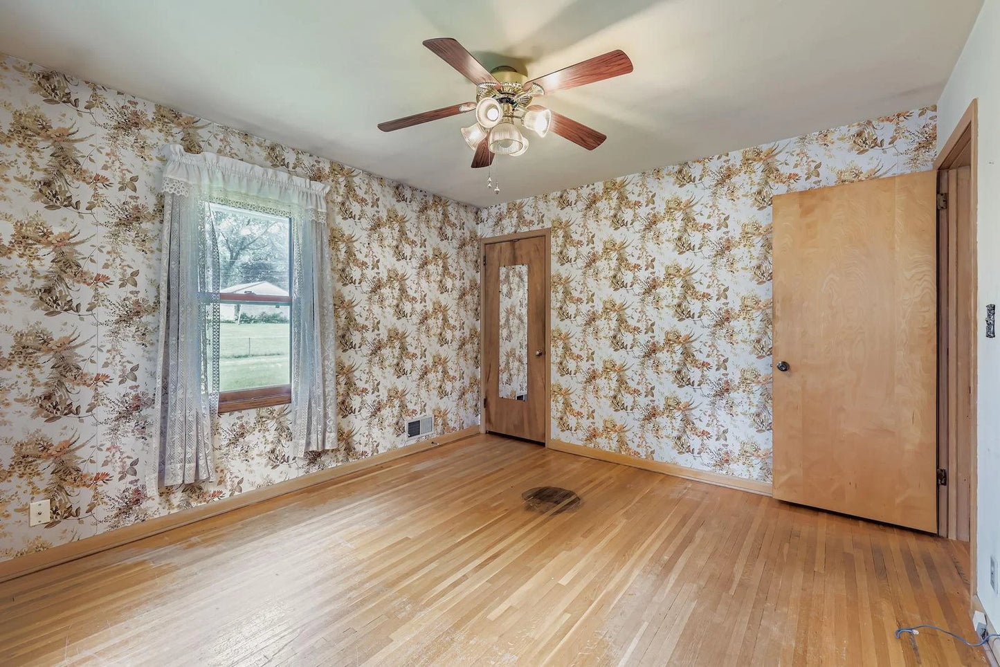 2524 Mayer Lane, Maplewood, MN 55119