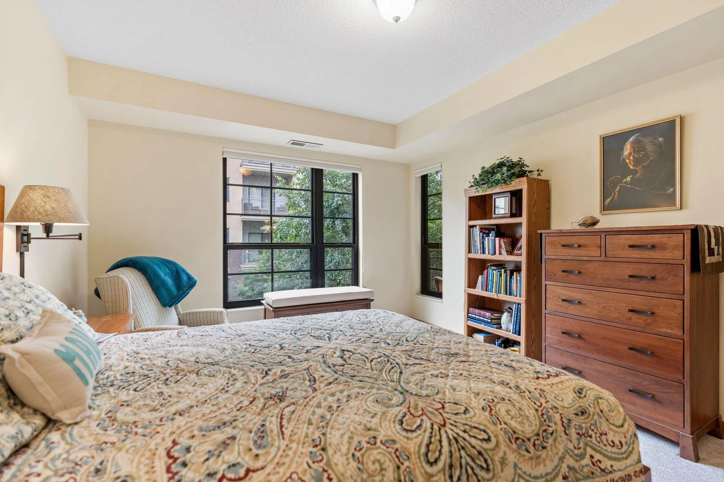 2565 Franklin Avenue, Saint Paul, MN 55114