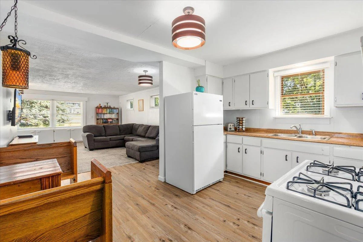 180 Saint Croix Trail, Lakeland, MN 55043