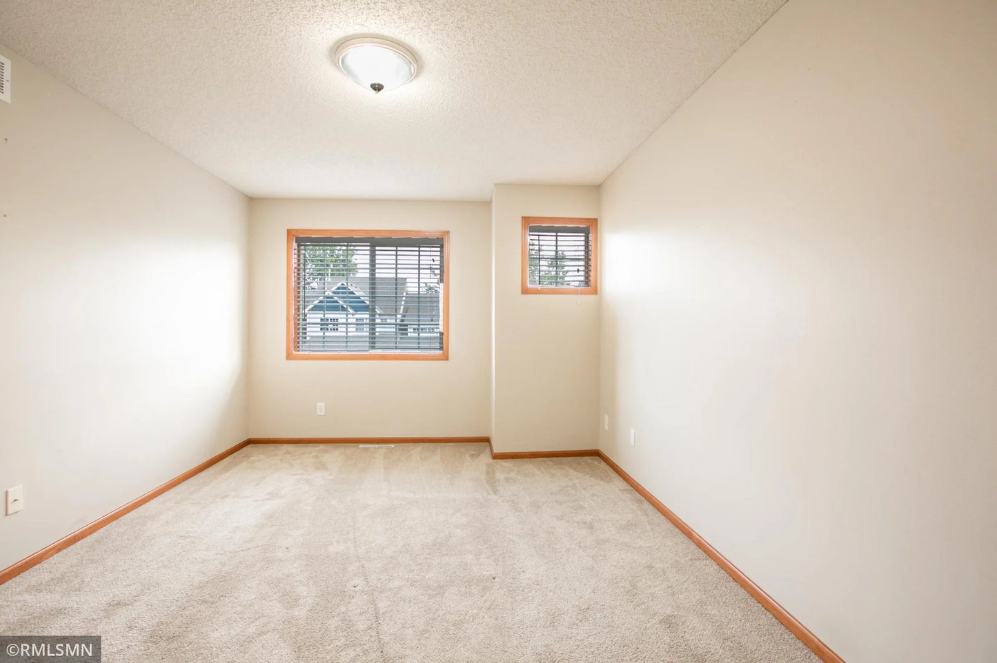 21314 Hytrail Circle, Lakeville, MN 55044