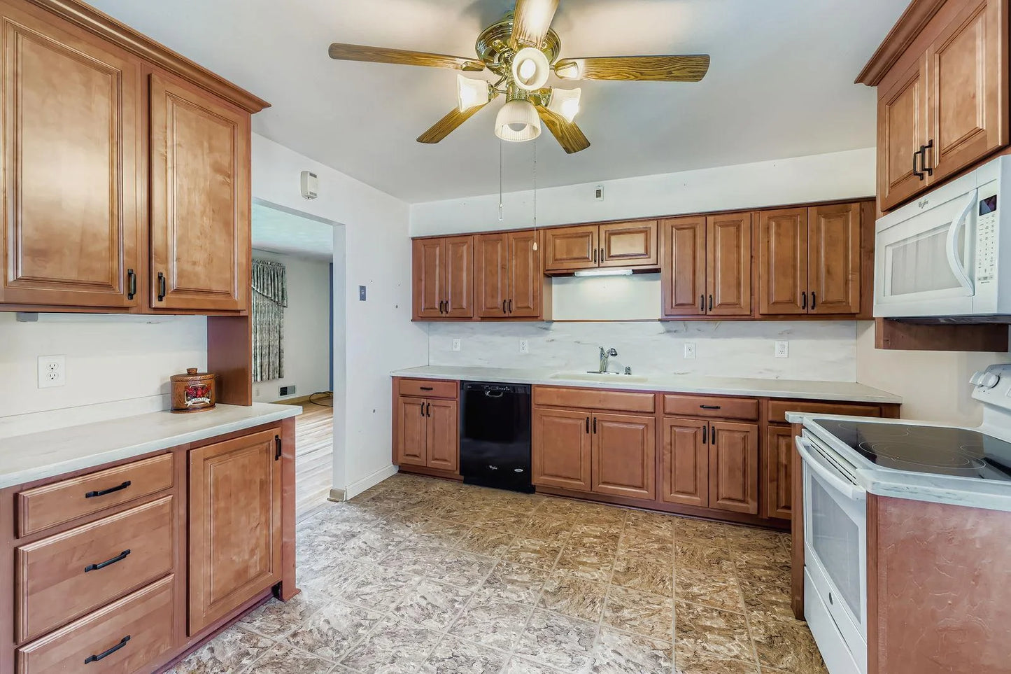 2524 Mayer Lane, Maplewood, MN 55119