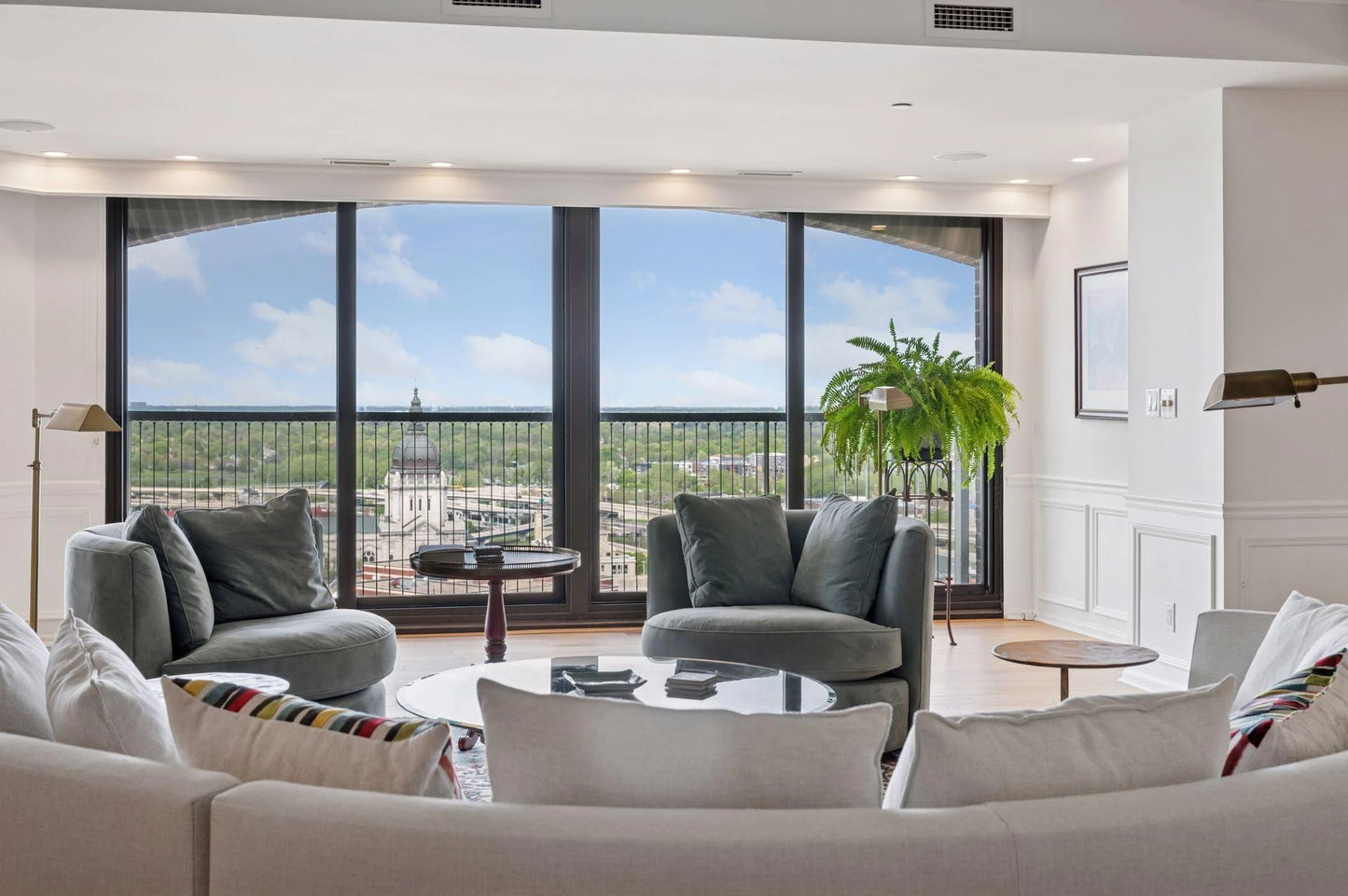 1201 Yale Place, Minneapolis, MN 55403