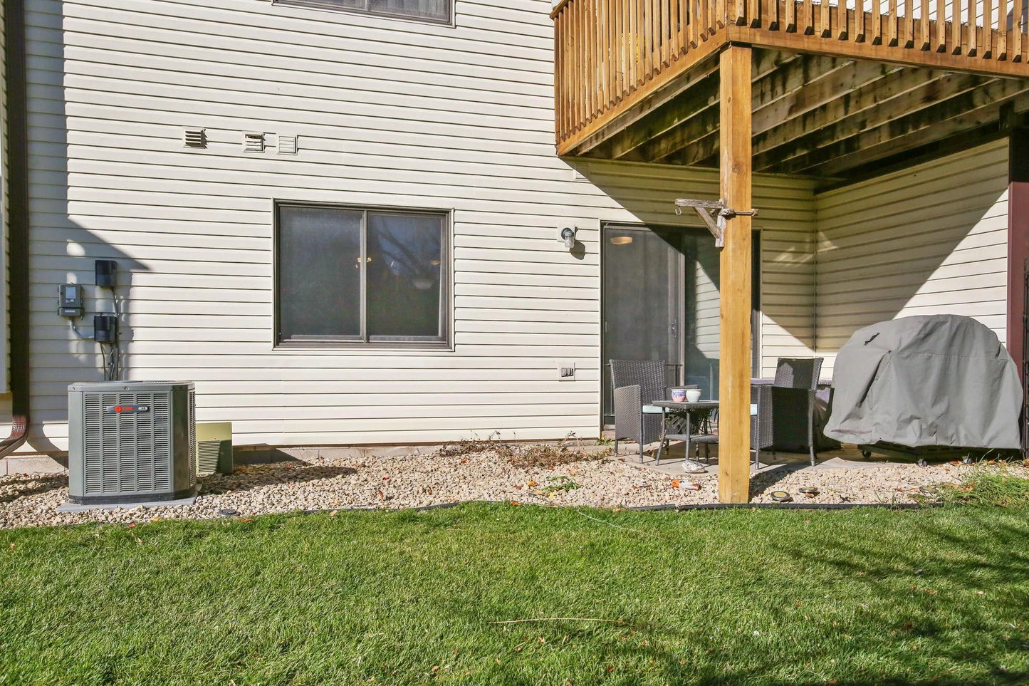 994 Heritage Court, Vadnais Heights, MN 55127