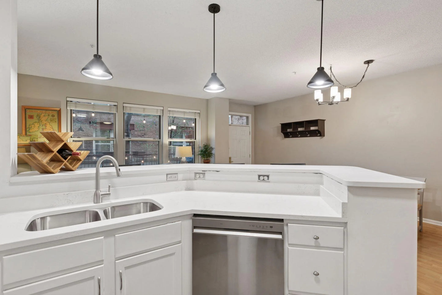 575 1st Street, Minneapolis, MN 55401