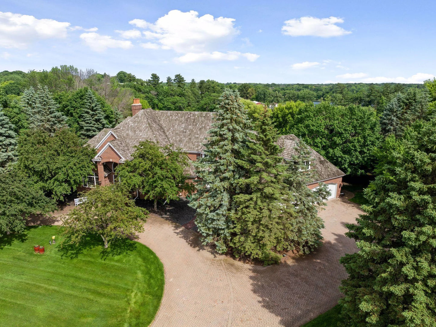 10 Apple Orchard Court, Dellwood, MN 55110