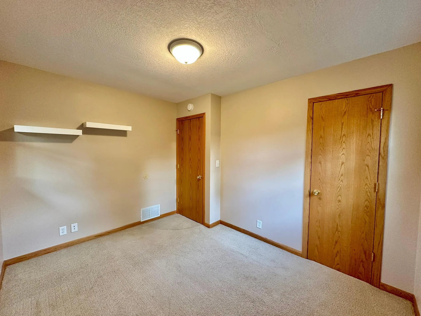 6190 Dell Lane, Woodbury, MN 55125