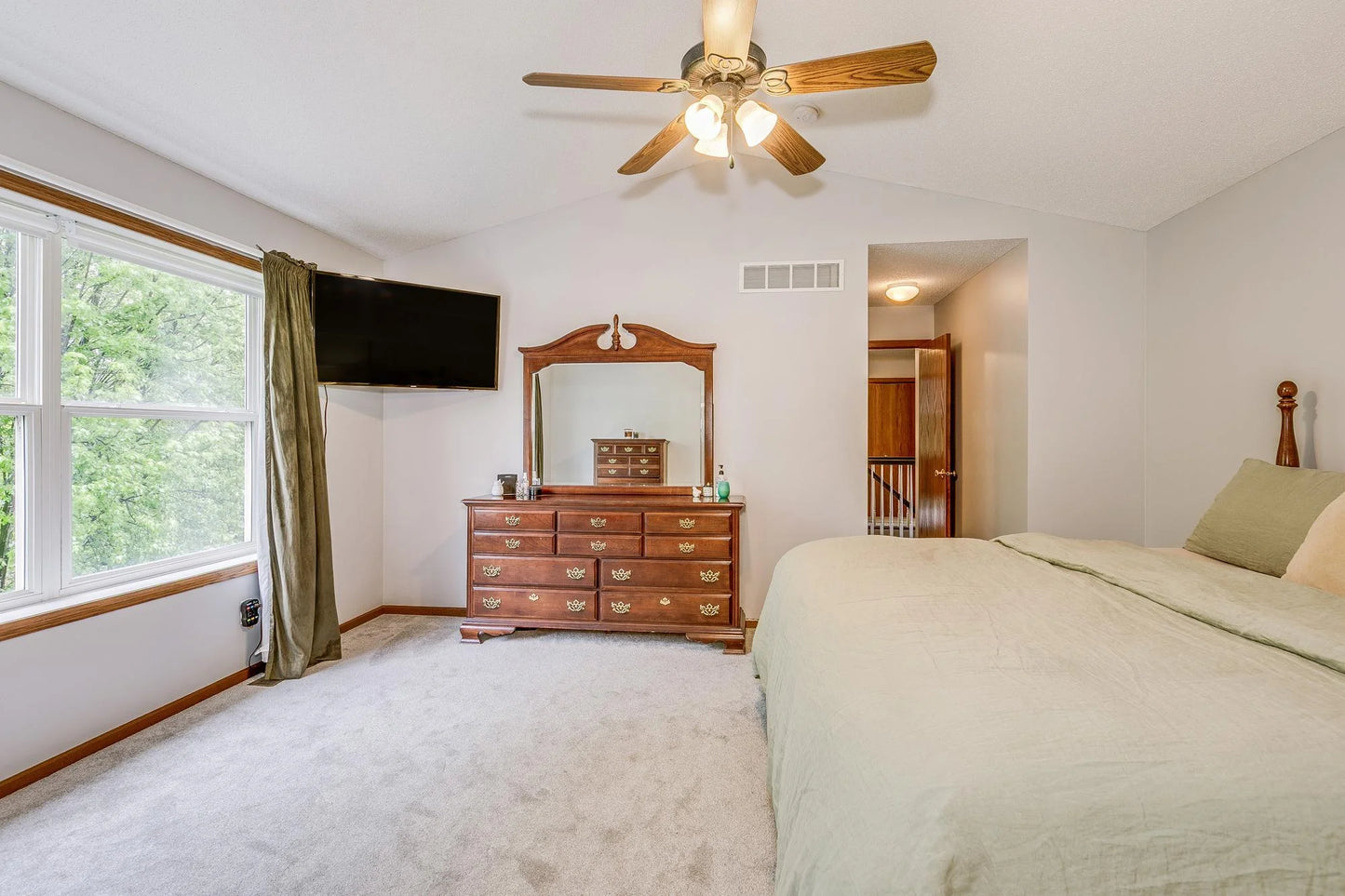 10447 Kilbirnie Road, Woodbury, MN 55129