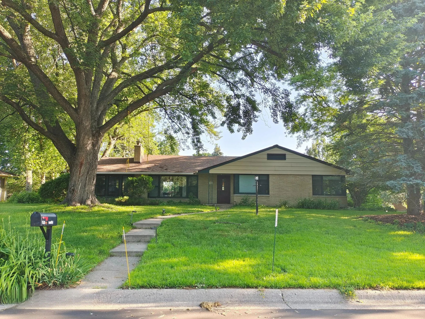 1535 Transit Avenue, Roseville, MN 55113