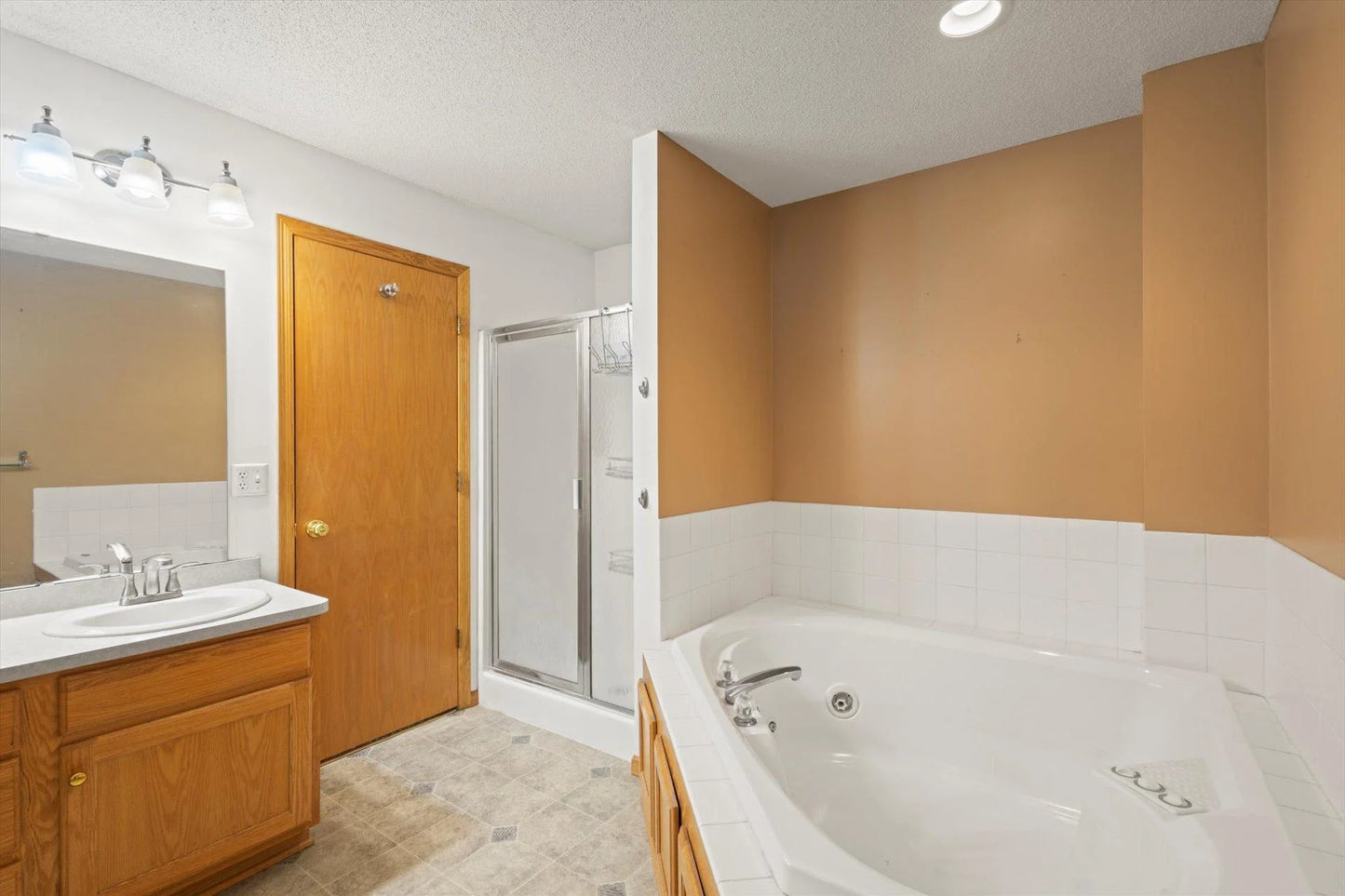 1663 County Road D , Maplewood, MN 55109
