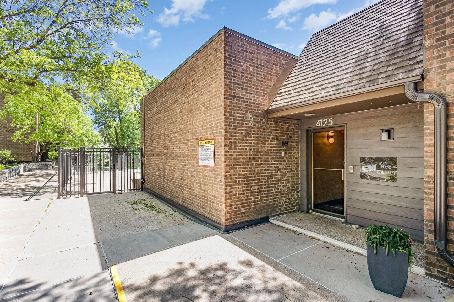 6085 Lincoln Drive, Edina, MN 55436