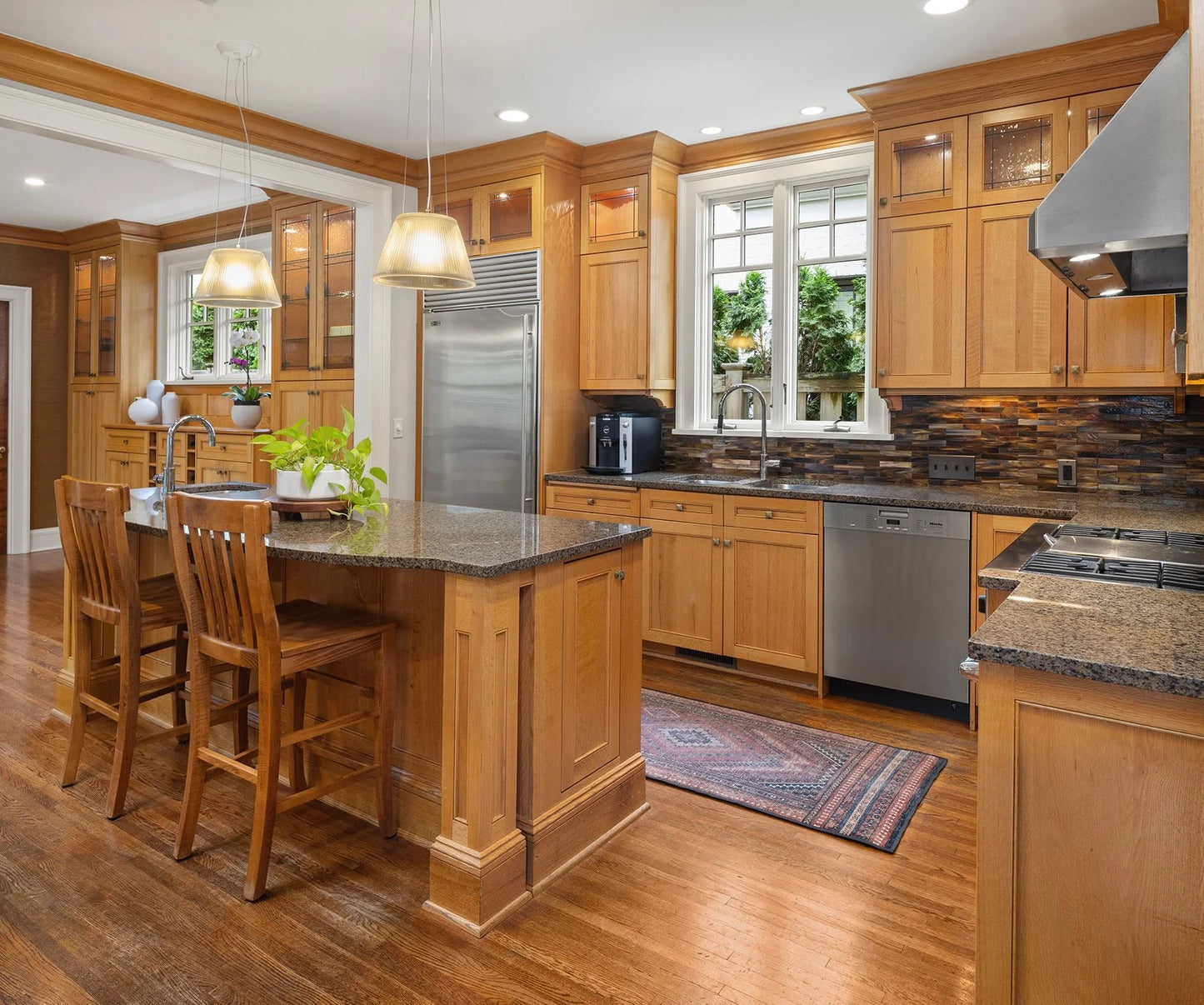 2554 Lake Of The Isles Parkway, Minneapolis, MN 55405