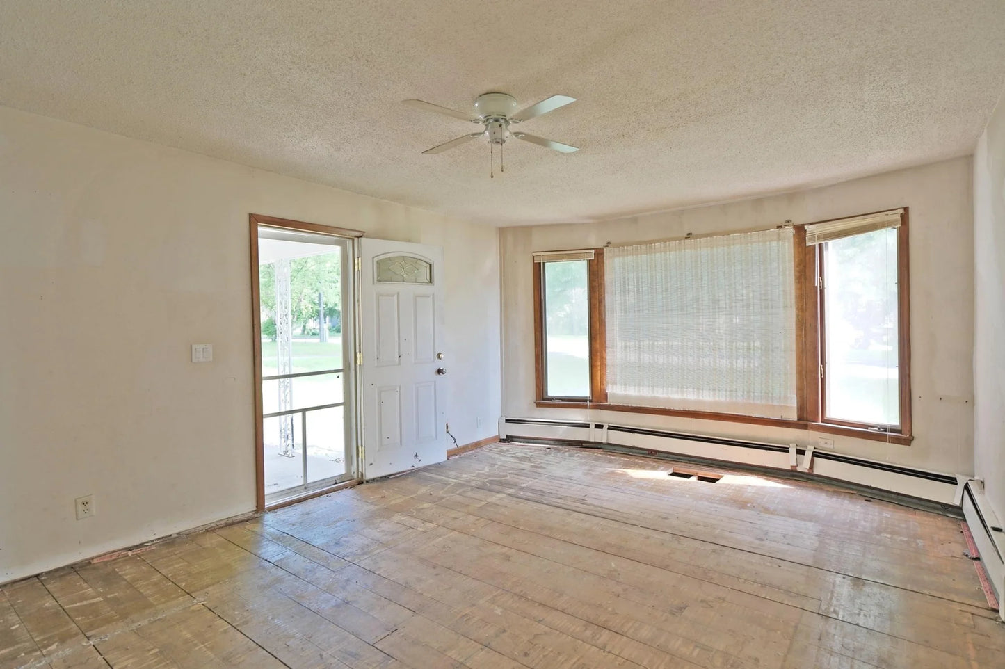 5741 Maple Street, Rockford, MN 55373