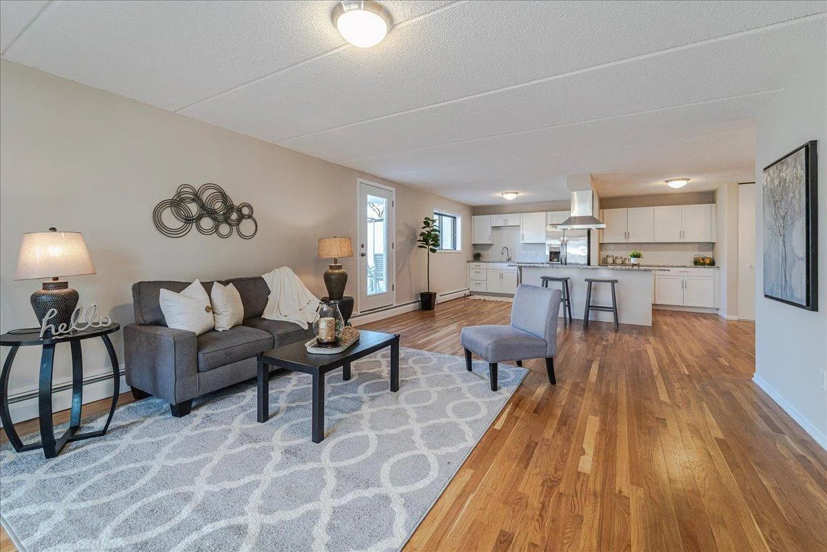 10411 Cedar Lake Road, Minnetonka, MN 55305