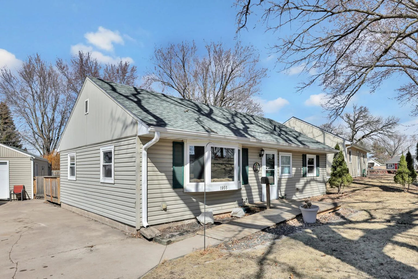 1955 Polaris Place, North Saint Paul, MN 55109