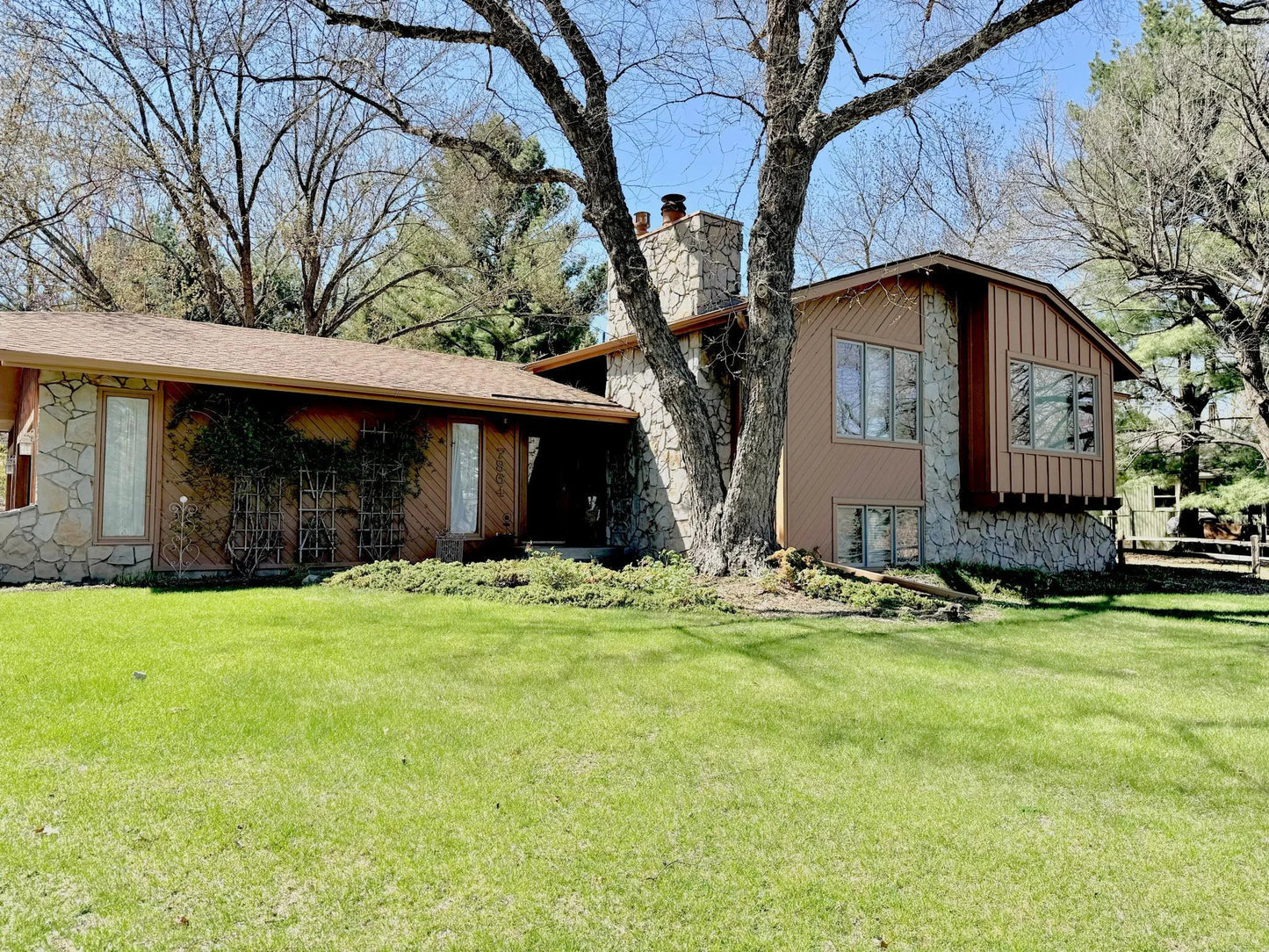 7864 Demontreville Trail, Lake Elmo, MN 55042