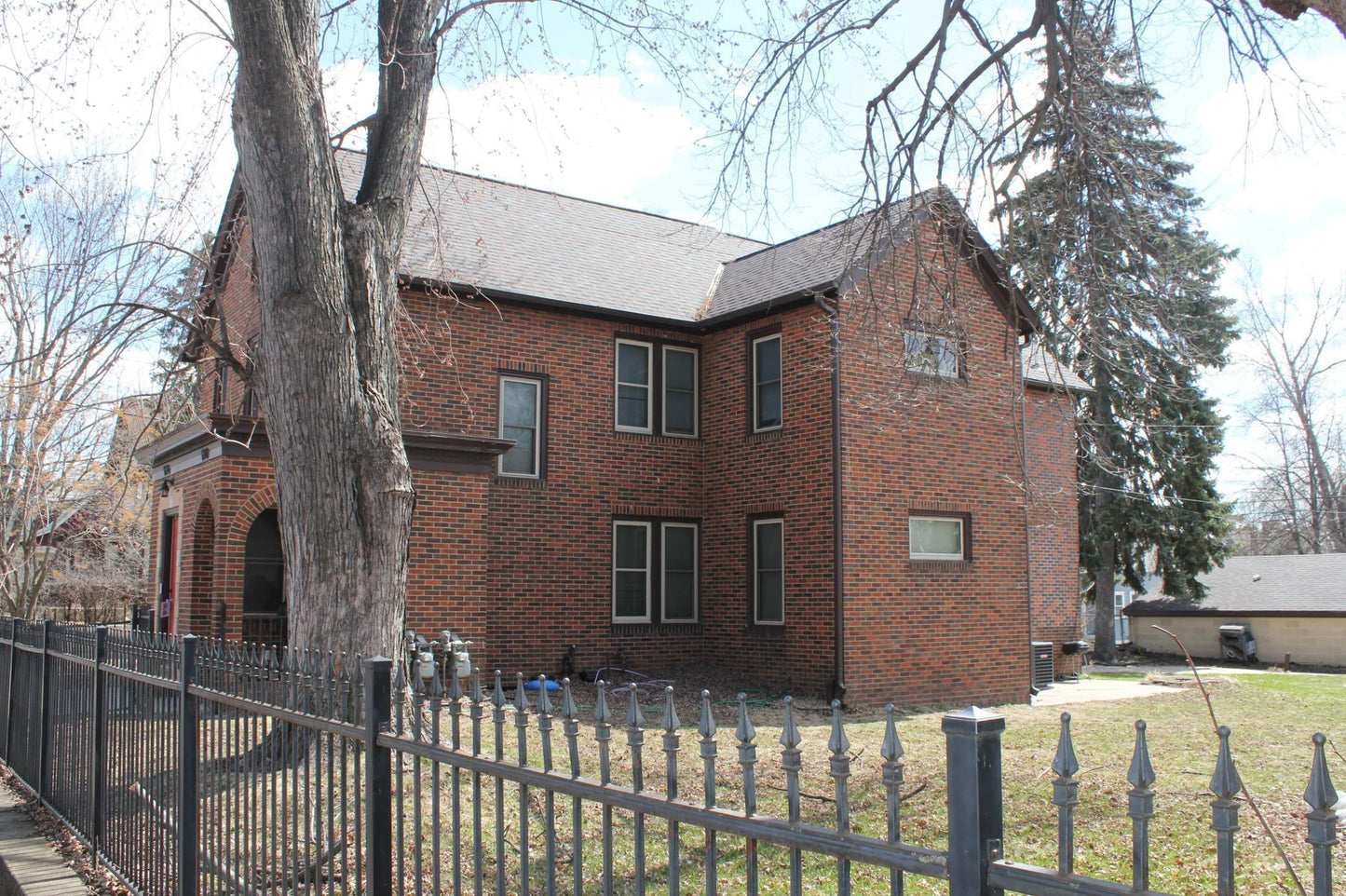696 Hawthorne Avenue, Saint Paul, MN 55106