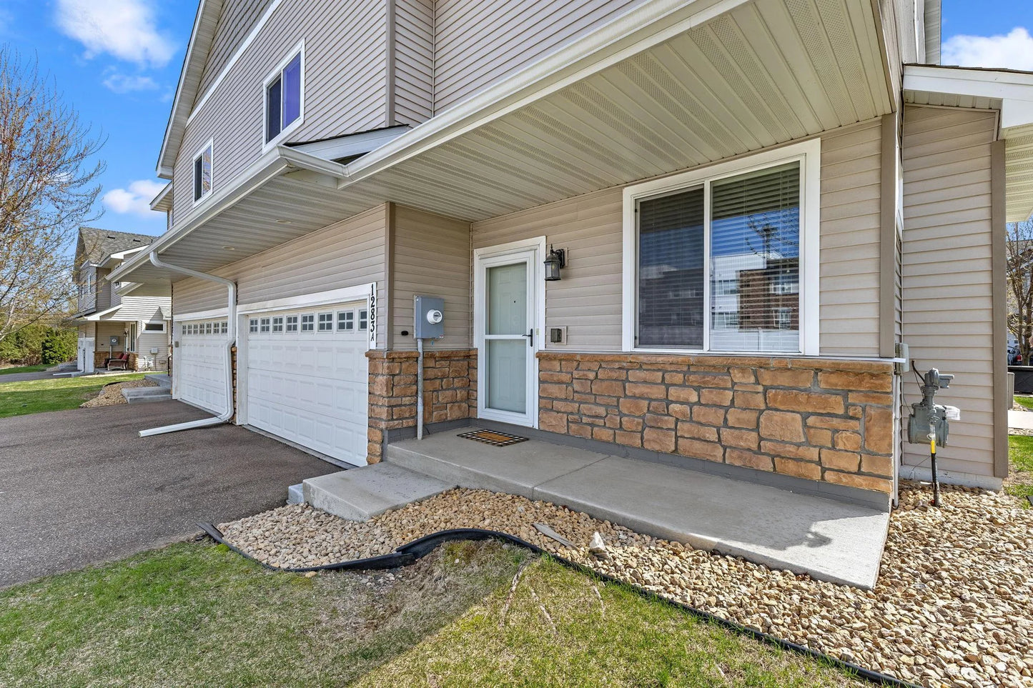 1283 County Road D Circle, Vadnais Heights, MN 55109