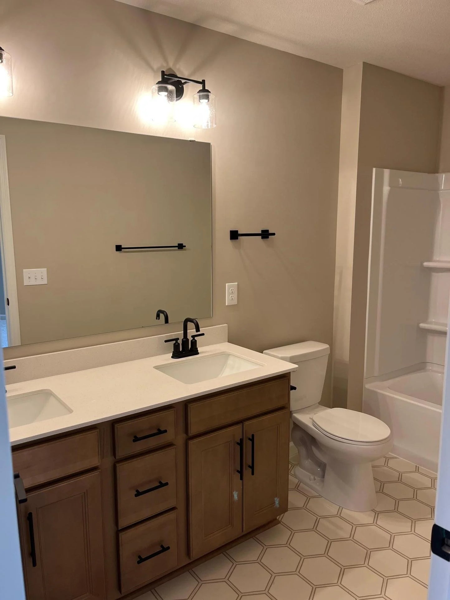 10374 Mcgregor Boulevard, Woodbury, MN 55129