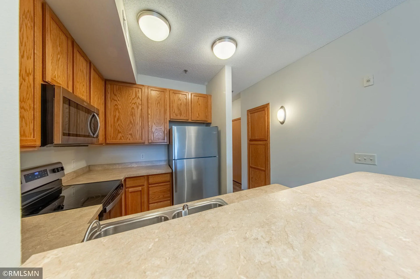 150 Burnsville Parkway, Burnsville, MN 55337