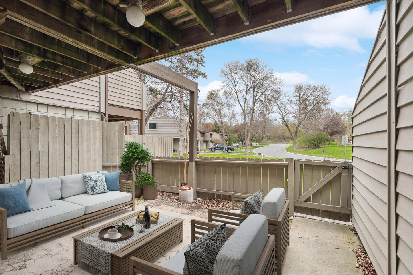 8928 Neill Lake Road, Eden Prairie, MN 55347