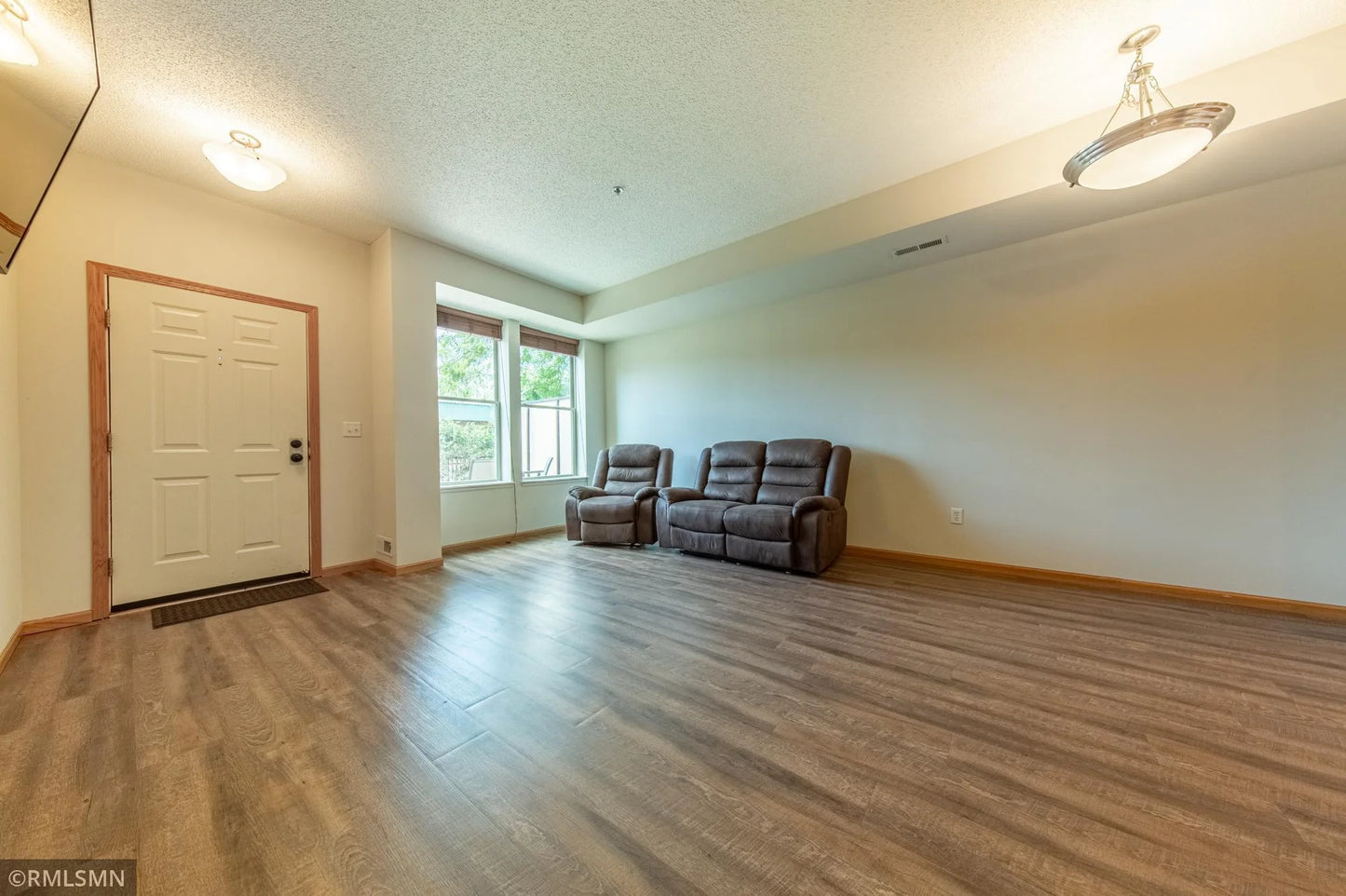 150 Burnsville Parkway, Burnsville, MN 55337
