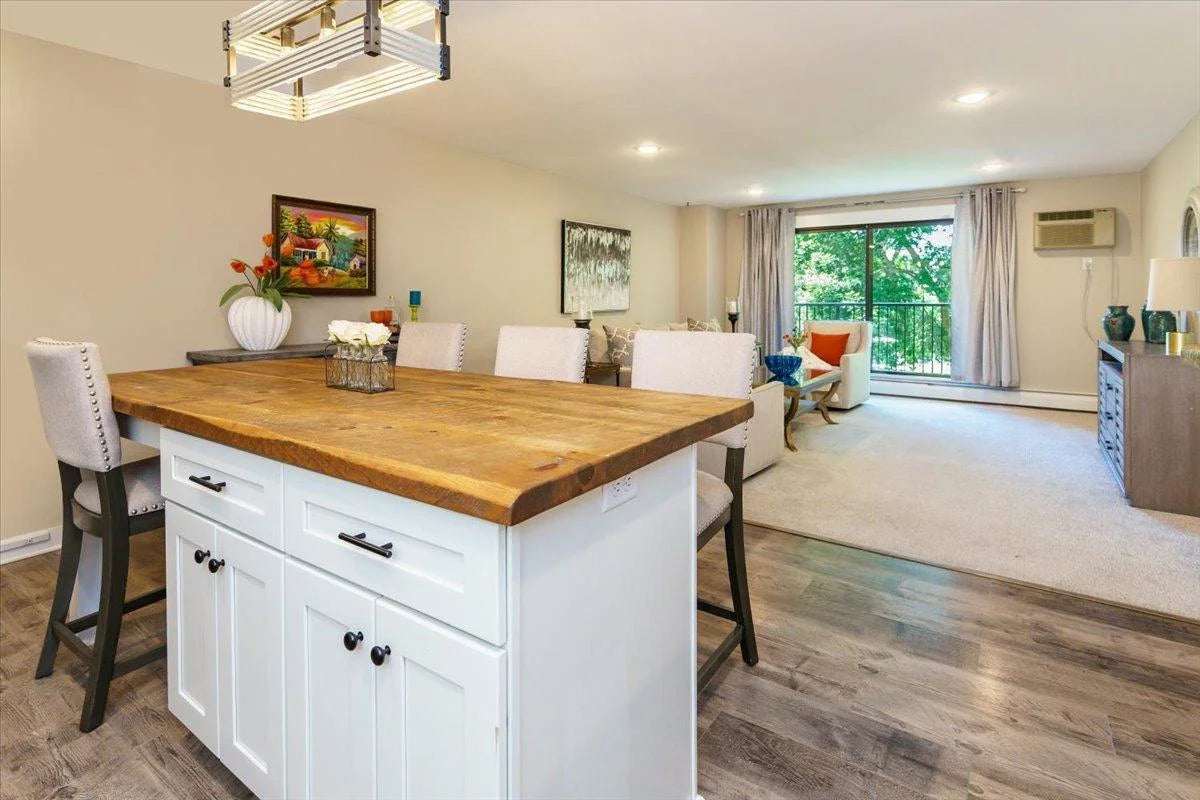 10501 Cedar Lake Road, Minnetonka, MN 55305
