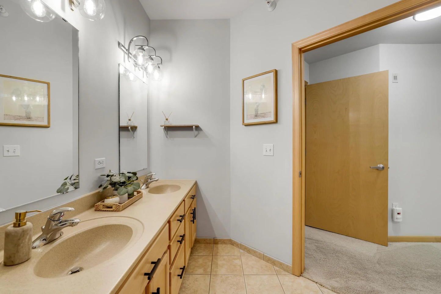 2565 Franklin Avenue, Saint Paul, MN 55114